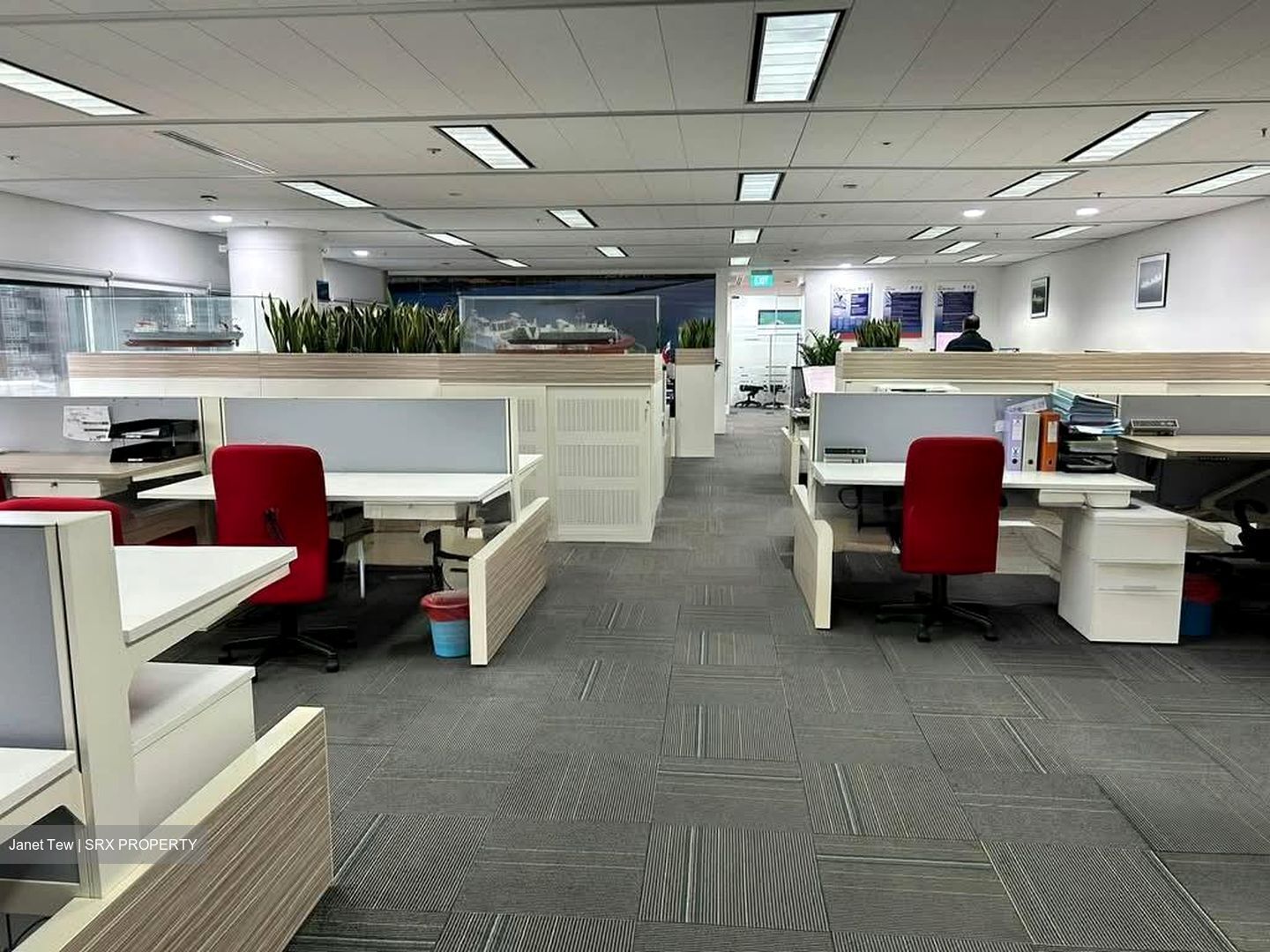 Gateway West (D7), Office #587565881